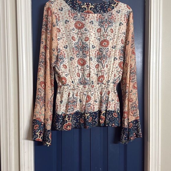 Lovestitch Sedona Bell Sleeve Top Size M NWT - Picture 7 of 7